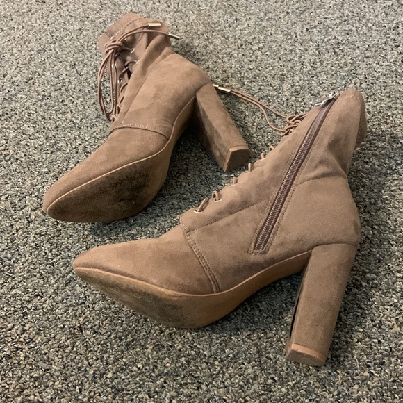 Lulu’s Suade Booties Size 7 - Picture 5 of 5